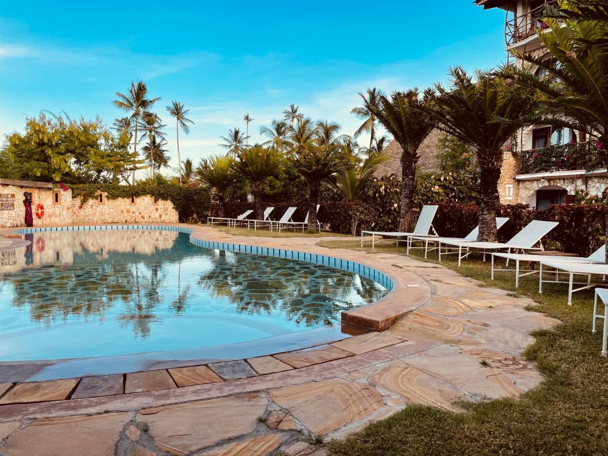 Palumboreef Beach Resort Uroa Exteriör bild